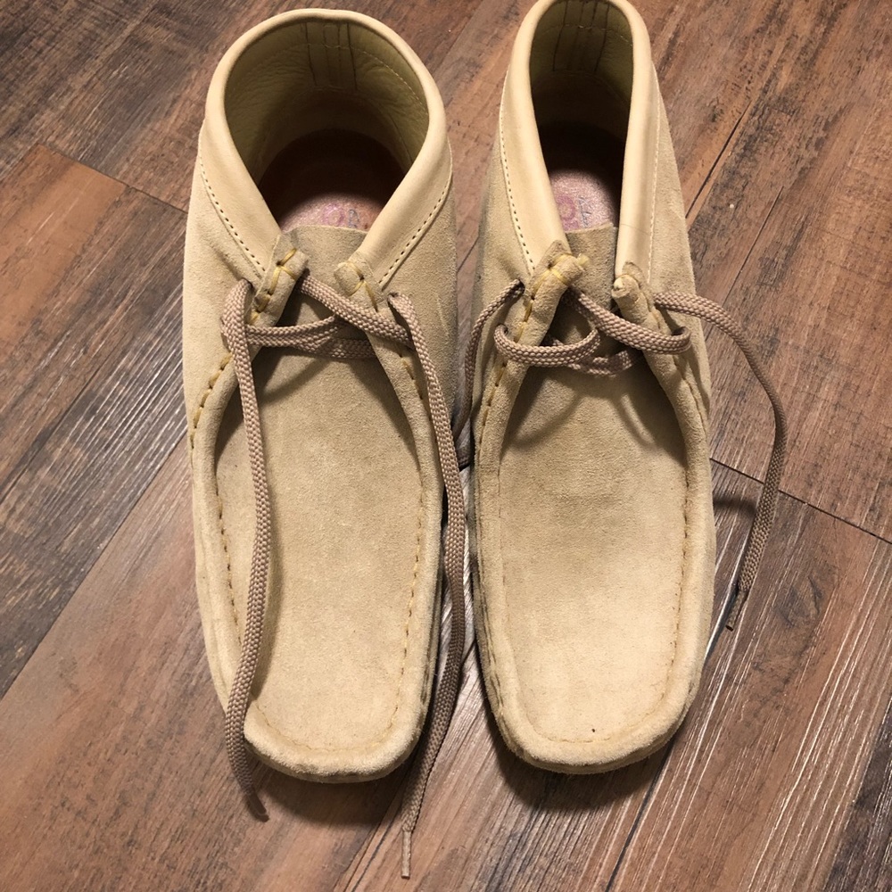 CLARKS WALLABEES SIZE 9